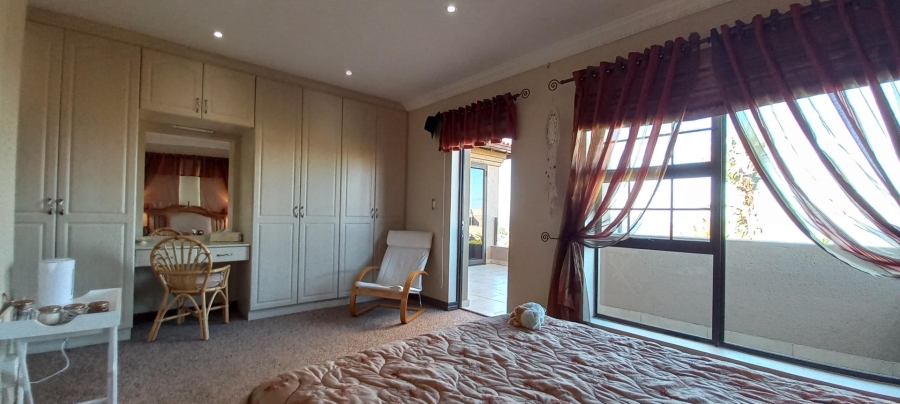 4 Bedroom Property for Sale in Hartenbos Heuwels Western Cape